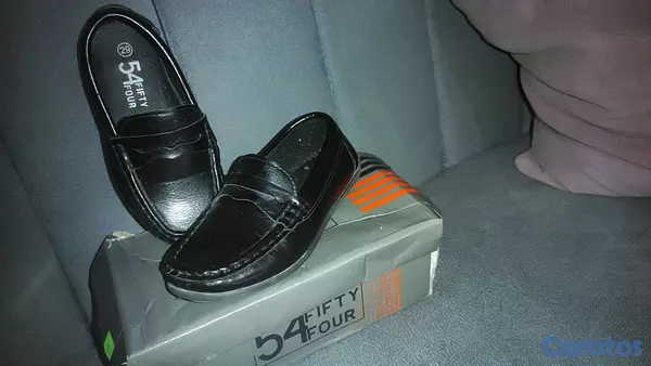 ropa y zapatos - vendo estos zapatos de niño, solo lo uso 2 veces en diciembre, le apretaban.  4