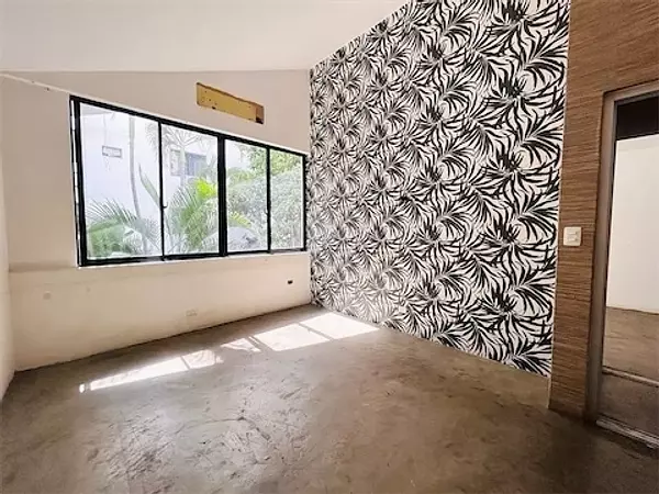 oficinas y locales comerciales - Local céntrico en Piantini  8