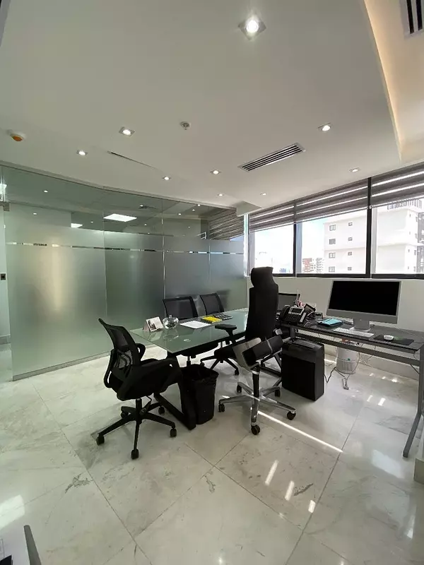 oficinas y locales comerciales - 🔵Alquilo Local para oficina  83 mts en serralles 
 10
