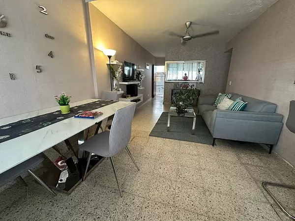 apartamentos - Vendo independencia km 9  
 2 nivel
 3 habitaciones, 
Precio RD$ 4,900,000 2