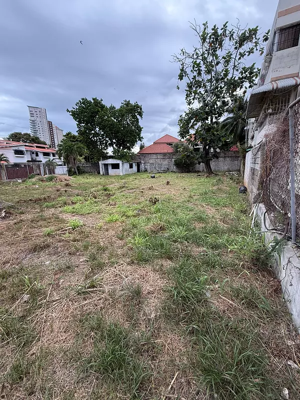 solares y terrenos - Venta de solar en Los cacicazgos 8