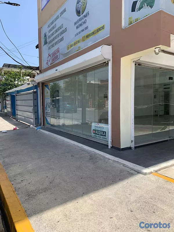 oficinas y locales comerciales - Se alquila en primer piso con sotano 5