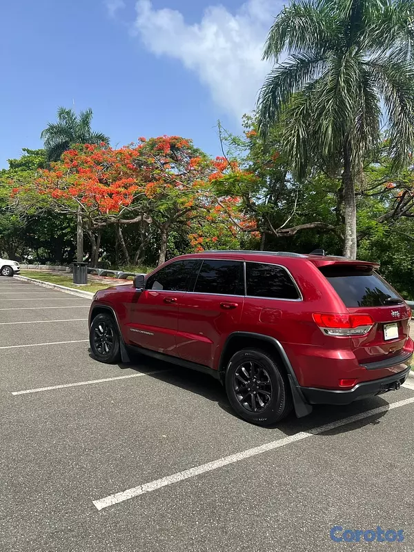jeepetas y camionetas - Jeep Grand Cherokee Laredo 2014
 2