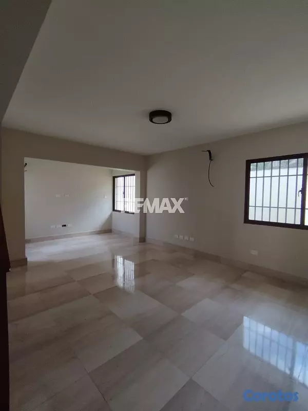 oficinas y locales comerciales - Casa/Local comercial en alquiler en Ensanche Parai 5