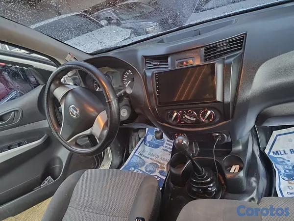 jeepetas y camionetas - Nissan Frontier blanco  4