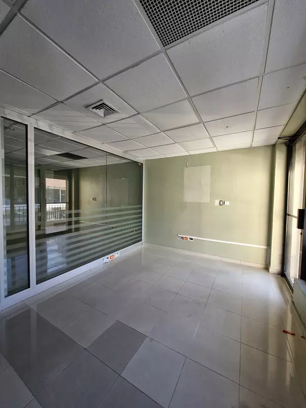oficinas y locales comerciales - Amplio local en Piantini 4