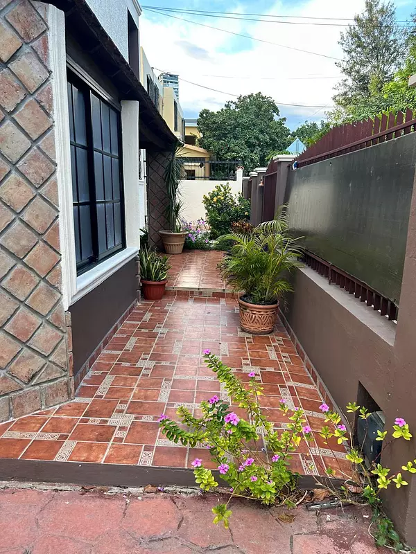 casas - Vendo casa en Av. Independencia  2