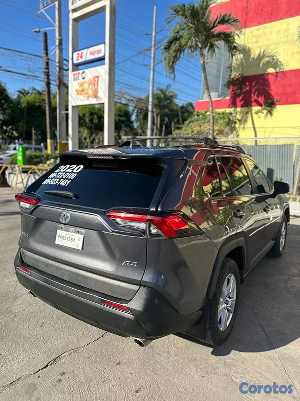 jeepetas y camionetas - Toyota RAV4 2020 XLE 4