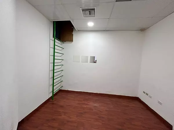 oficinas y locales comerciales - Alquilo local en La Romulo  9