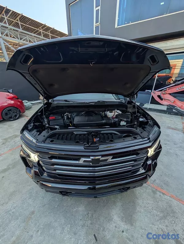jeepetas y camionetas - CHEVROLET SILVERADO HIGH COUNTRY 2024  4