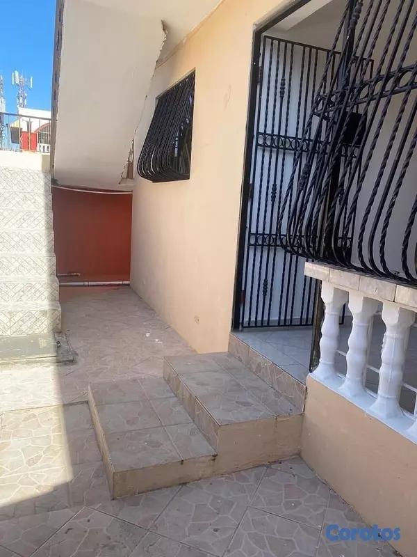 casas - venta de casa de 2 niveles separados en lucerna Santo Domingo este 2