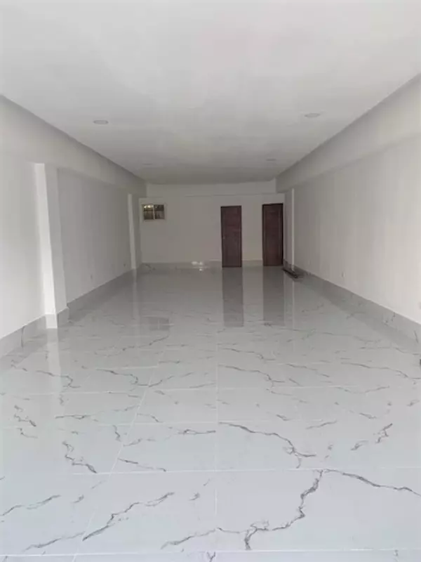 oficinas y locales comerciales - Local comercial en primer nivel  6