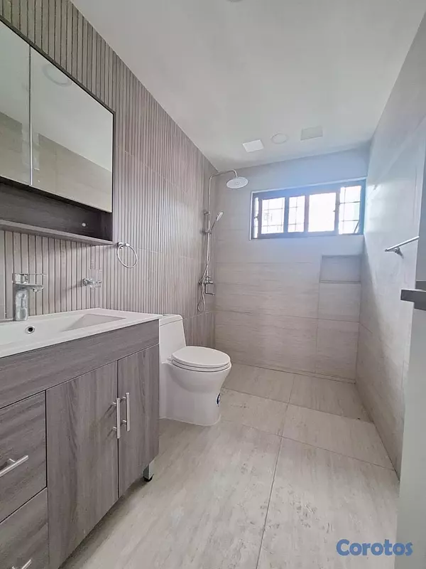 apartamentos - vendí Evaristo Morales piso 4 tres habitaciones con su baño no ascensor parqueo 9