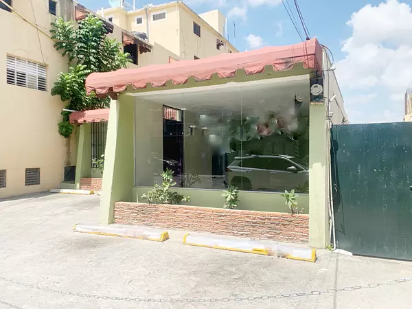 oficinas y locales comerciales - Propiedad comercial céntrica  2
