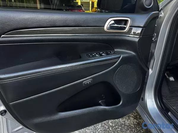 jeepetas y camionetas - Jeep Grand Cherokee 2014 en excelente condiciones  9