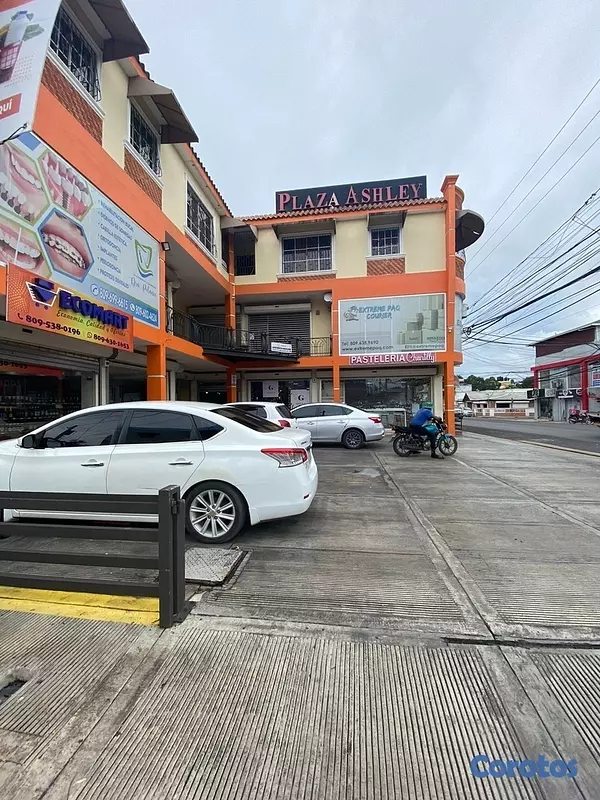 oficinas y locales comerciales - Vendo plaza comercial en calle mas transitada del sector Lucerna Santo Domingo  2