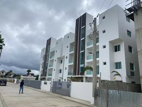 apartamentos - Apartamento 2do Nivel en Jardines del Este  2
