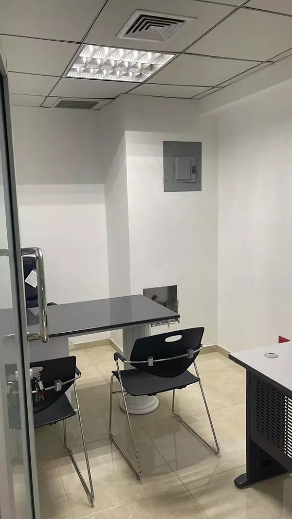 oficinas y locales comerciales - Amplio local en Gazcue 5