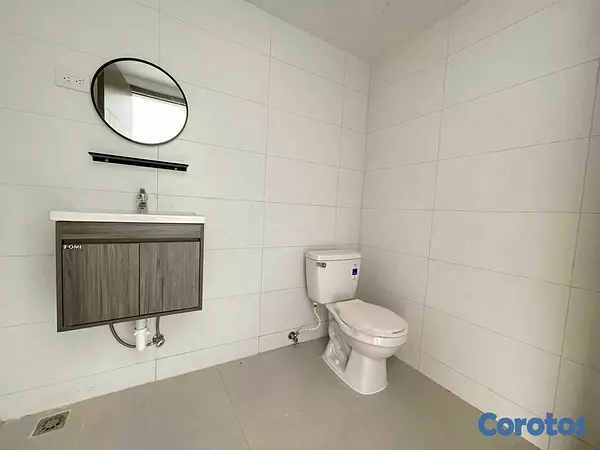 oficinas y locales comerciales - Local comercial 1er nivel con 5 amplias oficina  4
