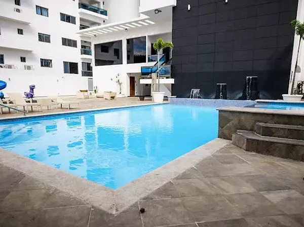 apartamentos - Vendo apartamento  en naco 8vo piso 
Precio USD$370,000.00 

Balcón amplio 
Sala 9