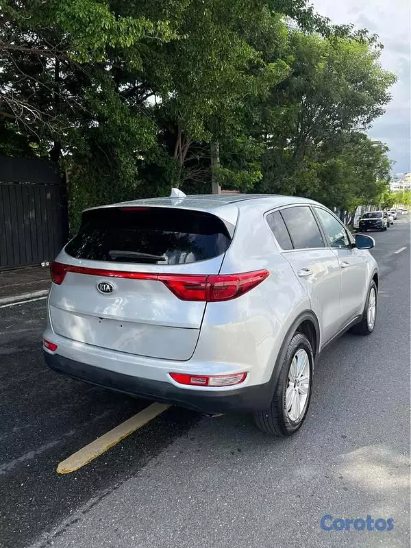 jeepetas y camionetas - Kia Sportage LX 2019 Negociable 6