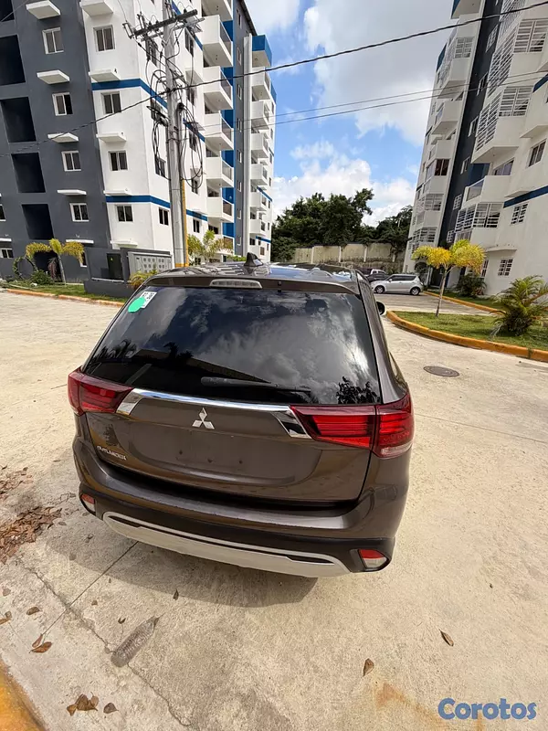 jeepetas y camionetas - Mitsubishi Outlander 2020 13