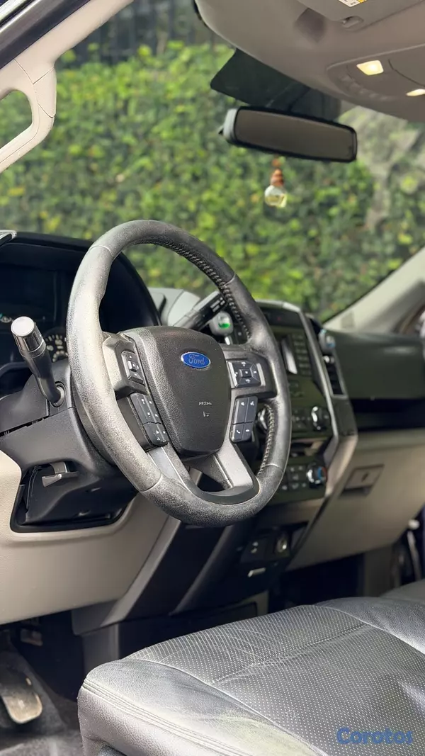 jeepetas y camionetas - Ford F150 XLT 2016 tracción trasera 4X4 Doble cabi 7