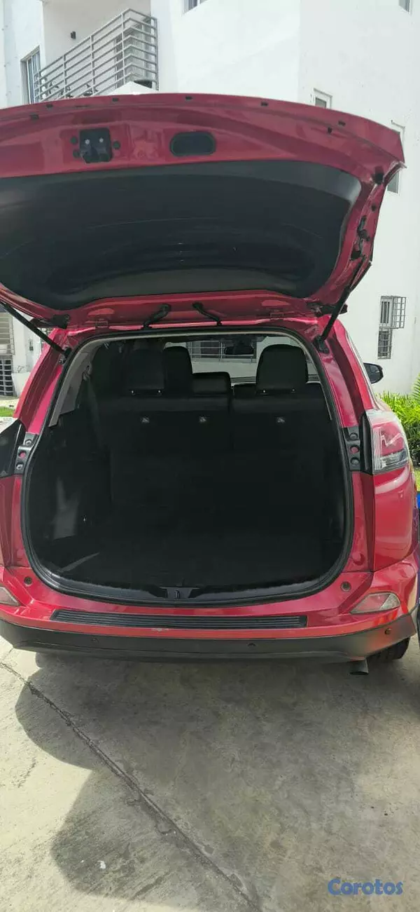 jeepetas y camionetas - Toyota RAV4 LE 2017 2WD 2
