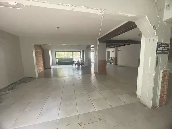oficinas y locales comerciales - Alquiler local en Evaristo primer nivel  8