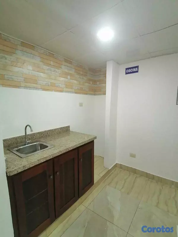 oficinas y locales comerciales - LOCAL EN VENTA 503 MTS , con dos Aptos atras 8.8mm 6