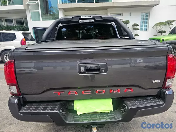 jeepetas y camionetas - Toyota Tacoma 2019 , 4x4 doble cabina, 40,000 millas Gasolina 4