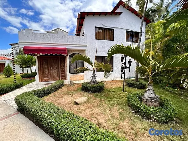 casas vacacionales y villas - Villa en venta en Juan Dolió, Residencial Cerrado.  3