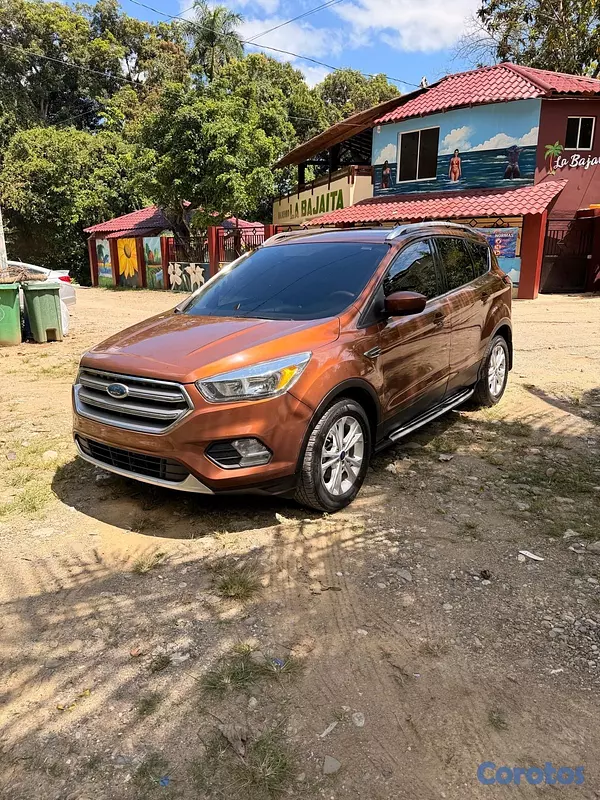 jeepetas y camionetas - Ford Escape en excelentes condiciones y negociable 11