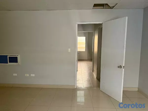 oficinas y locales comerciales - Local Comercial en la 27 de Febrero  5
