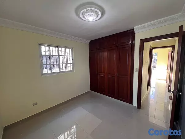 casas - venta de casa en vista hermosa cerca de la avenida mella Santo Domingo este  8