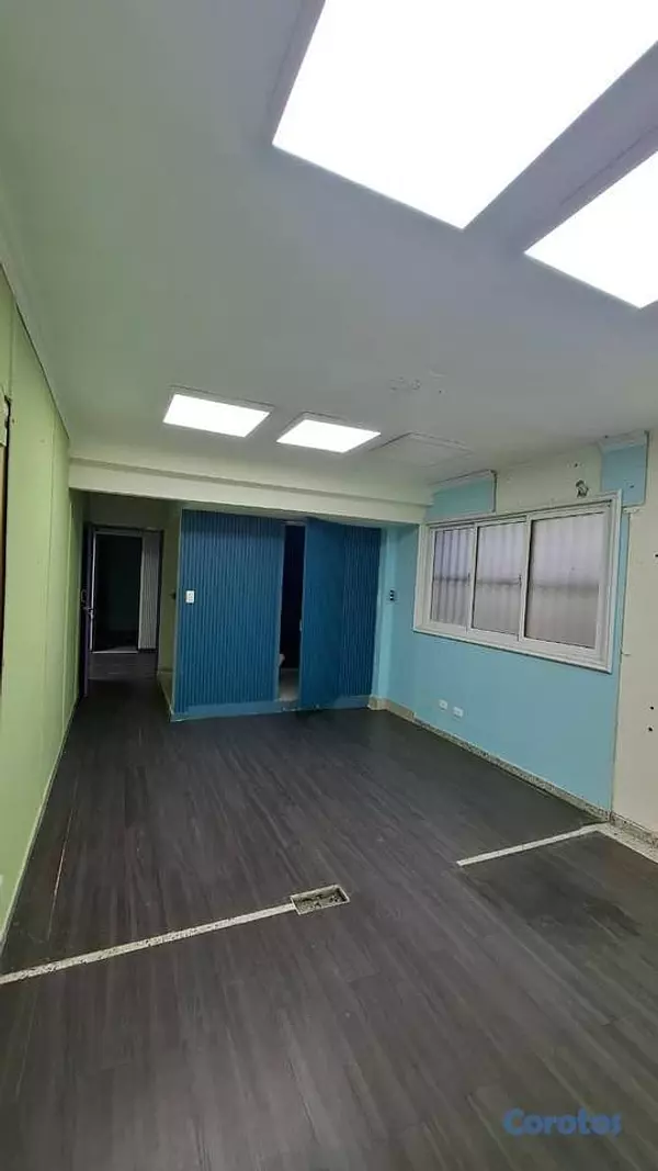 oficinas y locales comerciales - Local comercial de 700mt2 en alquiler en Jardines  9