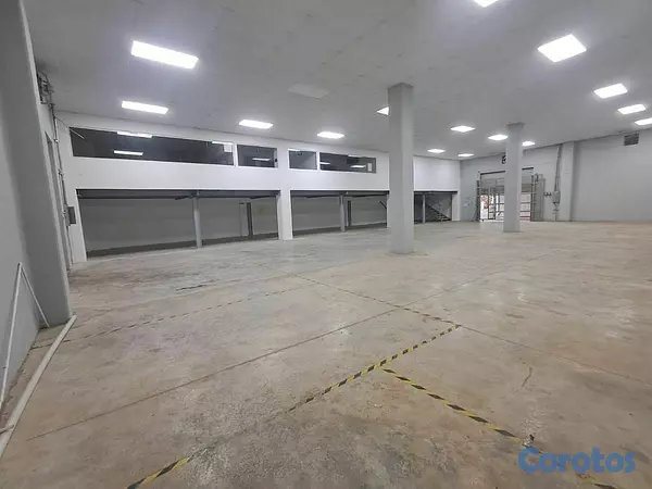 oficinas y locales comerciales - 🔵 Alquilo Nave 450 mts en villa aura  5