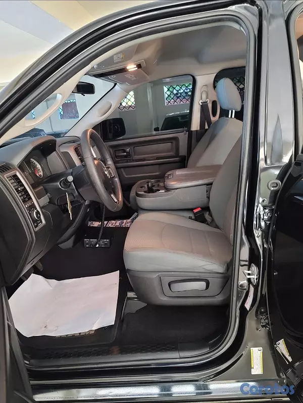 jeepetas y camionetas - Dodge 1500 Ram ST,  2018 Black Express, 4x4 11