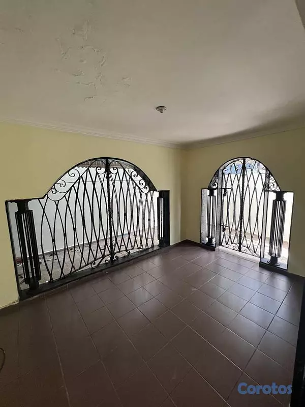 casas - Casa de dos niveles en Colinas de los Rios 3