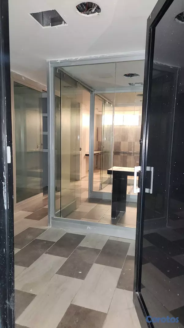 oficinas y locales comerciales - LOCAL CON EXCELENTE UBICACIÓN AV 27 DE FEBRERO FRE 2