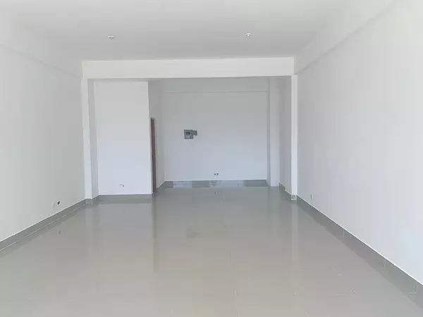 oficinas y locales comerciales - Local céntrico en Piantini 3
