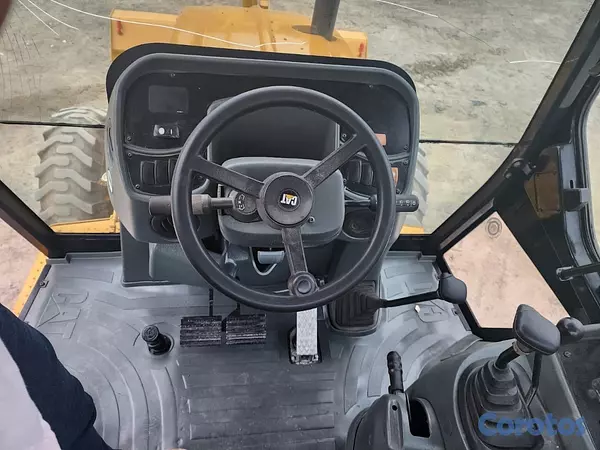 camiones y vehiculos pesados - Se vende retroexcavadora caterpillar.  Modelo 420D t 7