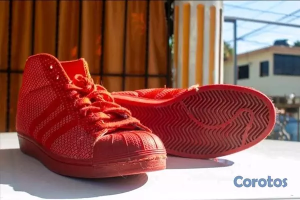 zapatos para hombre - Adidas Triple Red Size 9 US Usados 3