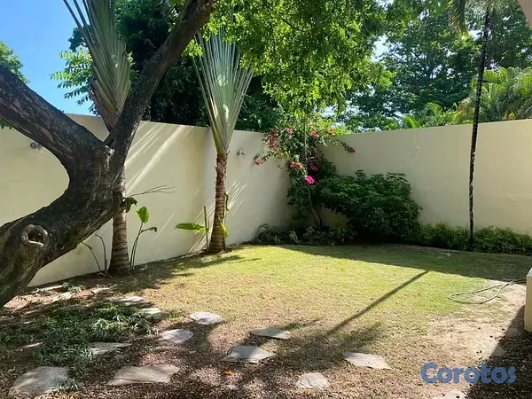 casas - Casa con patio y muy buenos espacios en lugar tranquilo de alta plusvalía  2