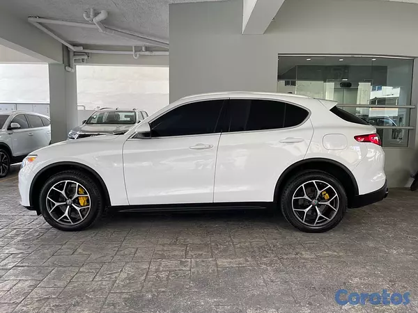 jeepetas y camionetas - Alfa Romeo Stelvio 4