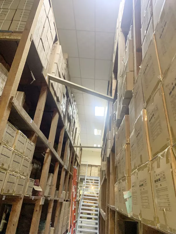 oficinas y locales comerciales - Local con nave en Gazcue 9