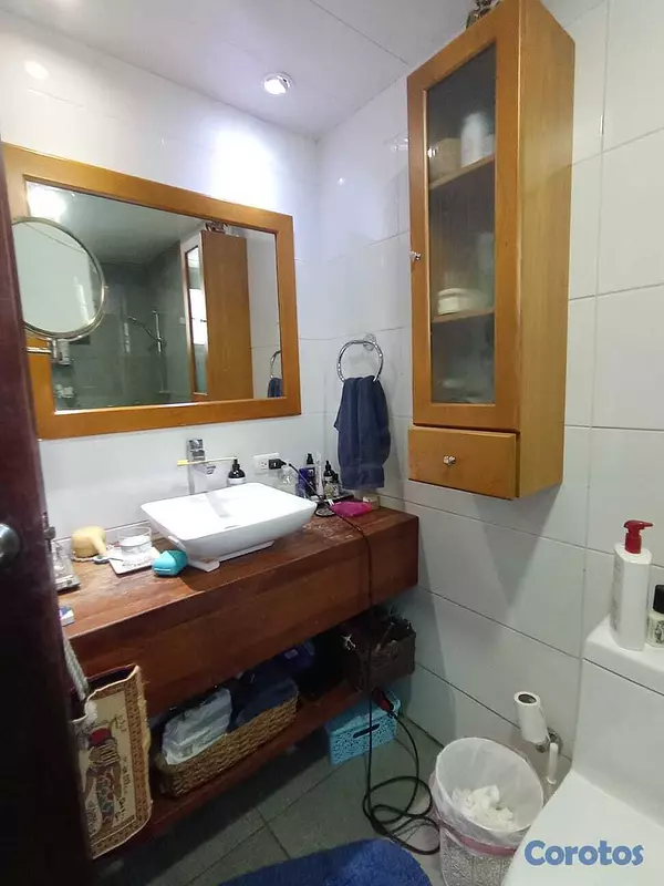 apartamentos - Se vende apt. en Urb. Paraiso, entre av. Churchill 9