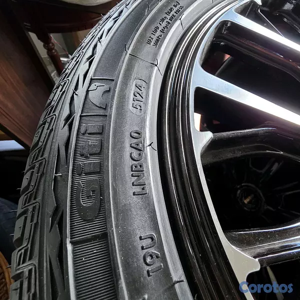 accesorios para vehiculos - 4 aros con sus 4 gomas nuevas mas sensores de presion de goma incluidos 3