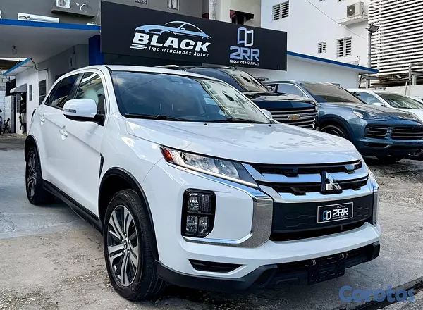 jeepetas y camionetas - Mitsubishi Outlander SE 2020 2