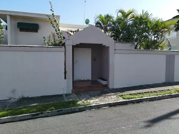 casas - Casa de 962 mts 2 Niveles en Urbanización Los Rios.  10